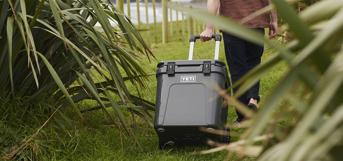 YETI® Kühlbox Roadie 48 - Navy