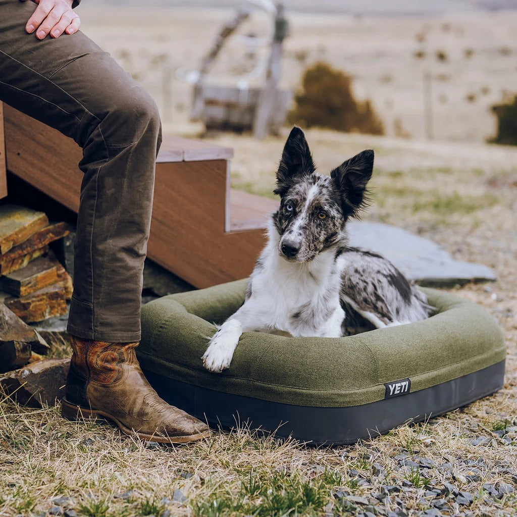 YETI® Boomer Hundebett Small - Navy