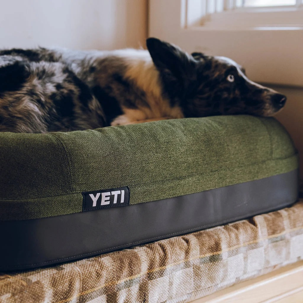 YETI® Boomer Hundebett Small - Olive