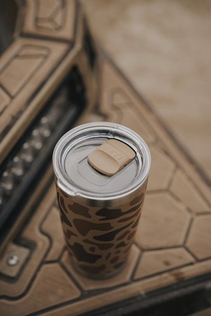 YETI® Becher Rambler 20 Oz - Wetlands Camo